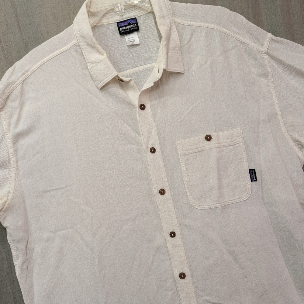 Patagonia Mens XXL Organic Cotton Crinkle Short Sleeve Button Up Shirt Cream